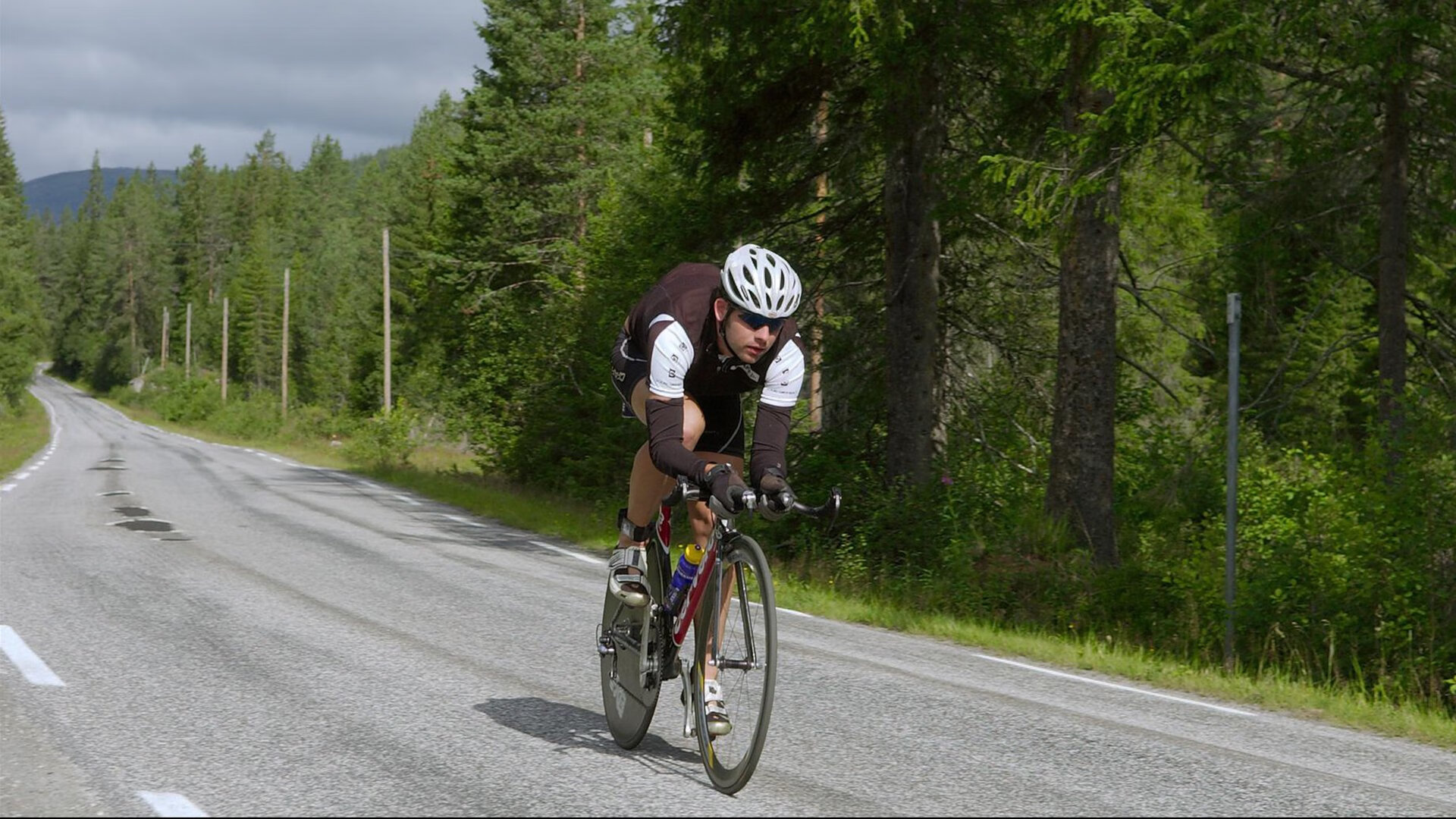 外线射手状态火热，带领球队风光夺冠，外线球员和内线球员